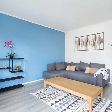 Spacious And Bright Calm With Balcony Апартаменты Лион