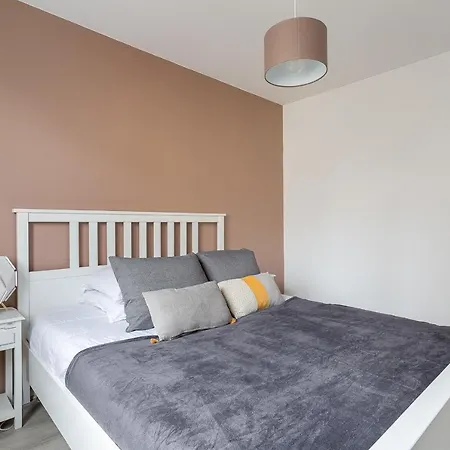 Spacious And Bright Calm With Balcony Апартаменты Лион