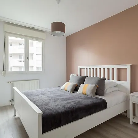 Spacious And Bright Calm With Balcony Апартаменты